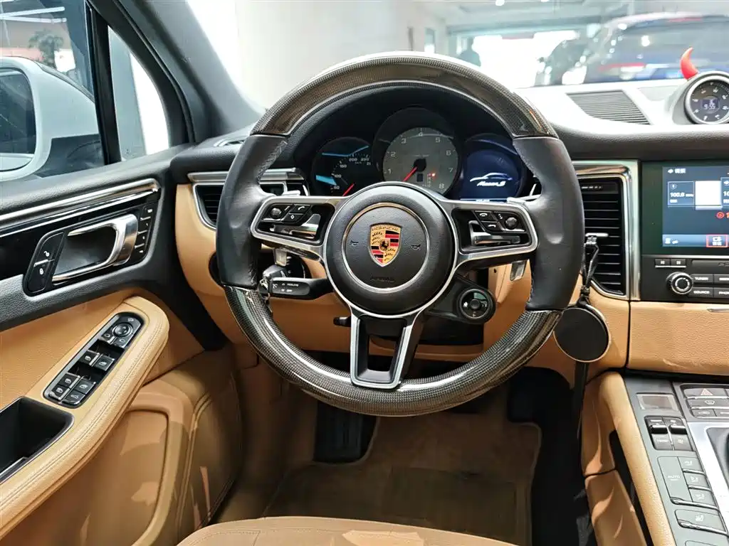 Porsche Macan 2017 — фото 14