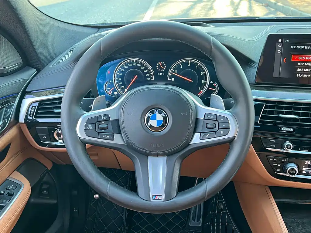 BMW 6 Series GT 2018 — фото 13