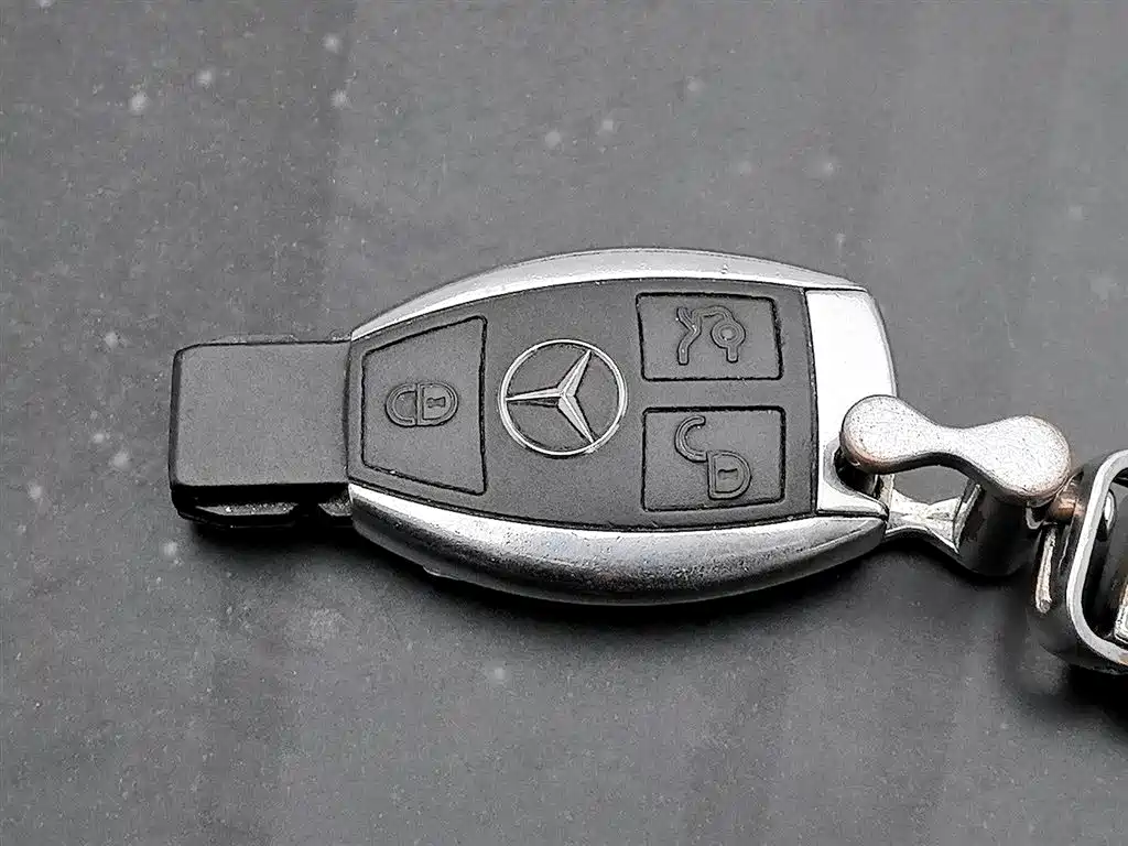 Mercedes-Benz E-Class 2010 — фото 19