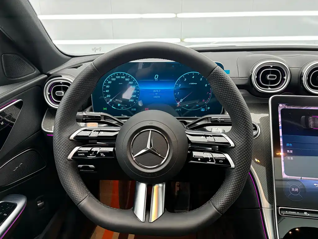 Mercedes-Benz C-Class 2023 — фото 11