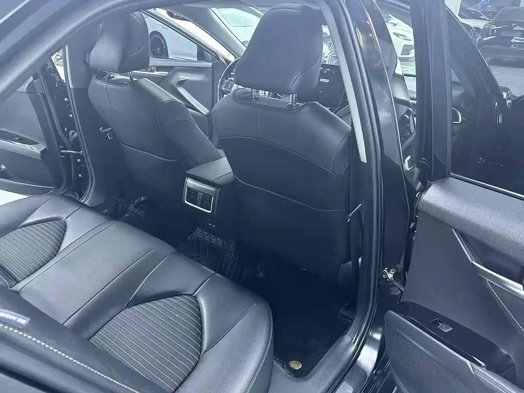 Toyota Camry 2022 — фото 18