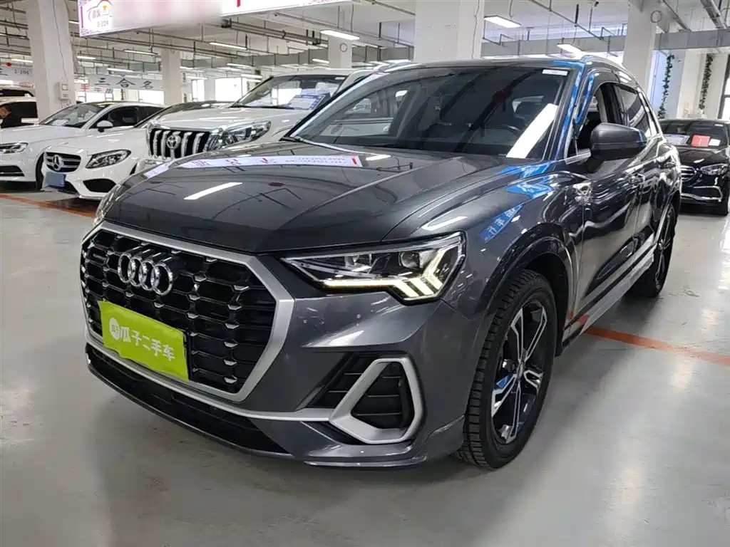 Audi Q3 2020 — фото 1