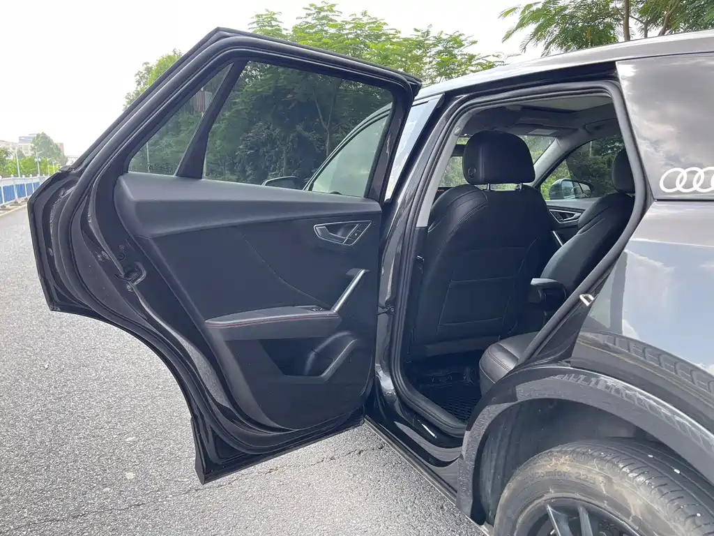 Audi Q2L 2022 — фото 28