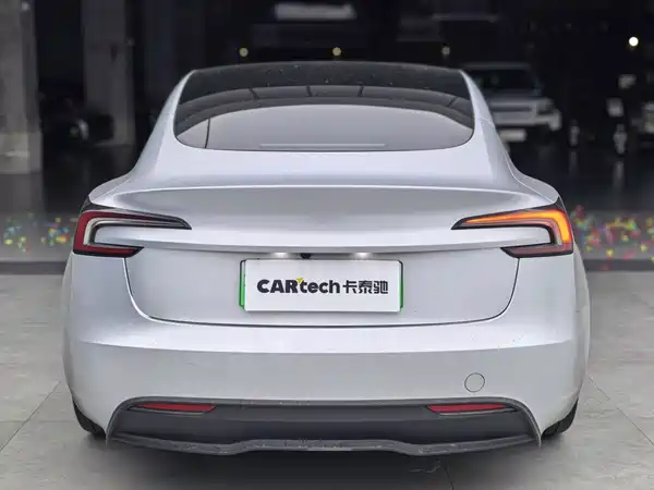 Tesla Model 3 2024