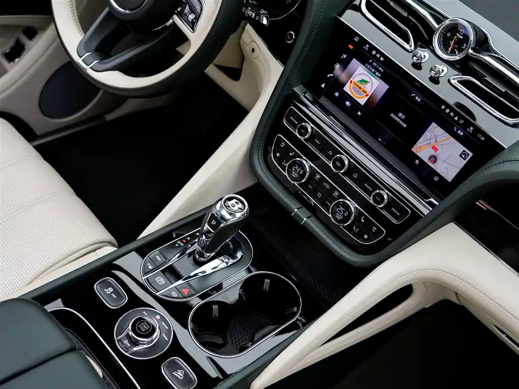 Bentley Bentayga 2022 — фото 17