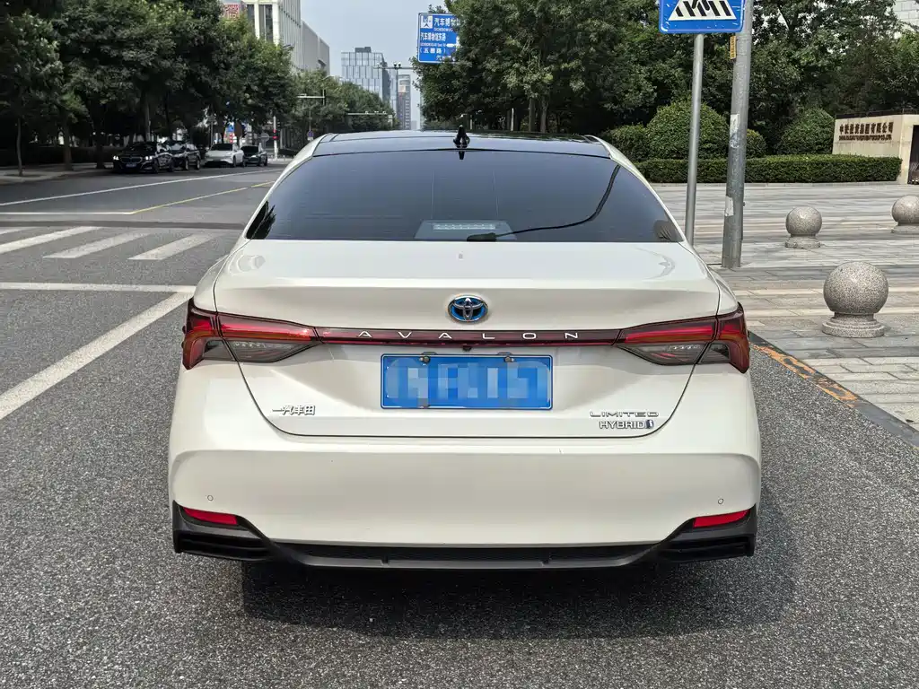 Toyota Avalon 2019 — фото 3