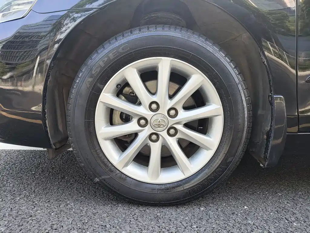 Toyota Camry 2014 — фото 17