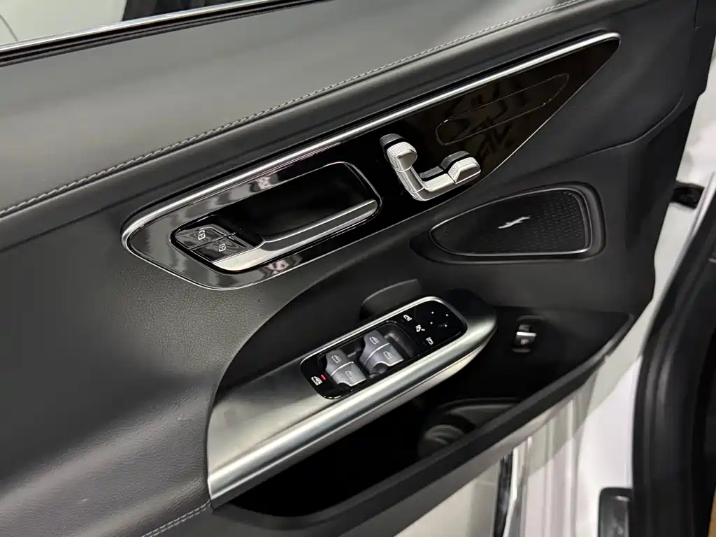 Mercedes-Benz C-Class 2023 — фото 5