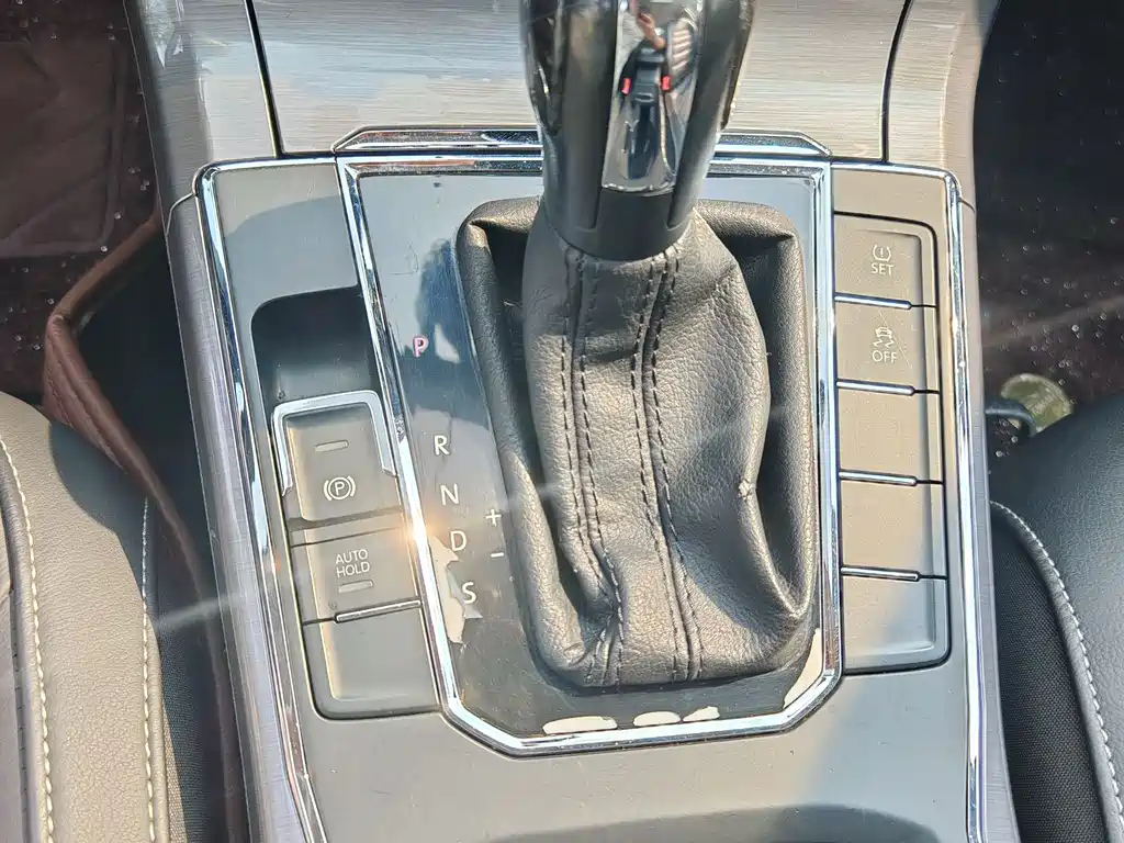Volkswagen Passat 2017 — фото 11