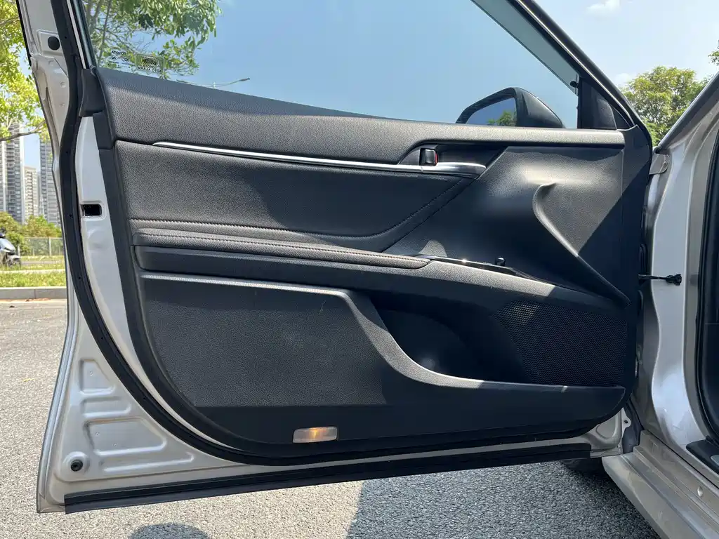 Toyota Camry 2018 — фото 14