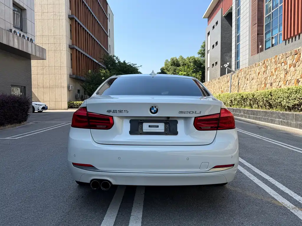 BMW 3 Series 2018 — фото 17