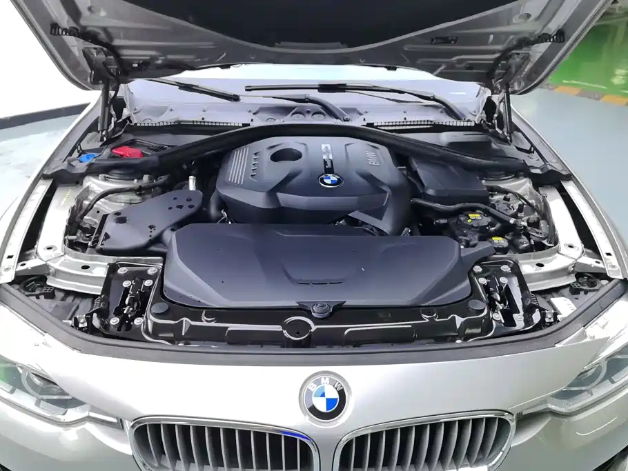 BMW 3 Series 2018 — фото 10