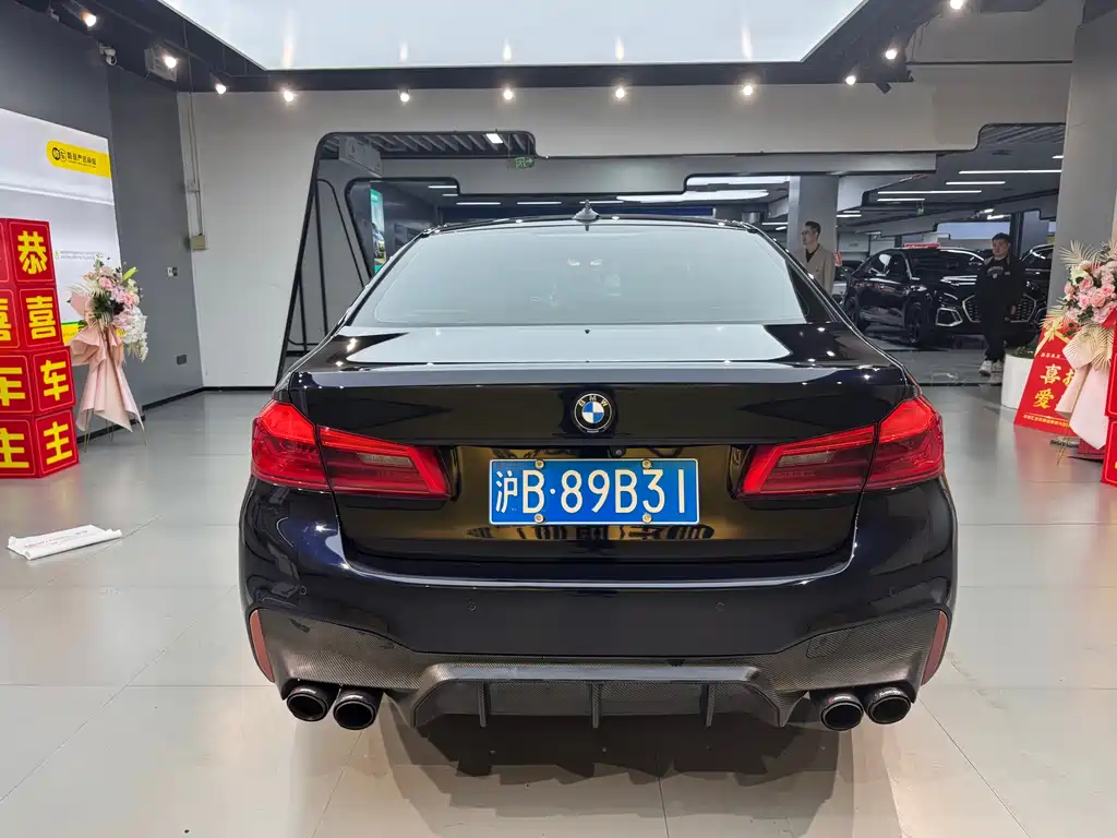 BMW 5 Series 2018 — фото 13