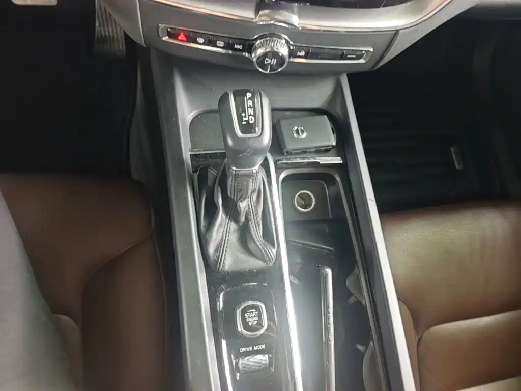 Volvo XC60 2019 — фото 14