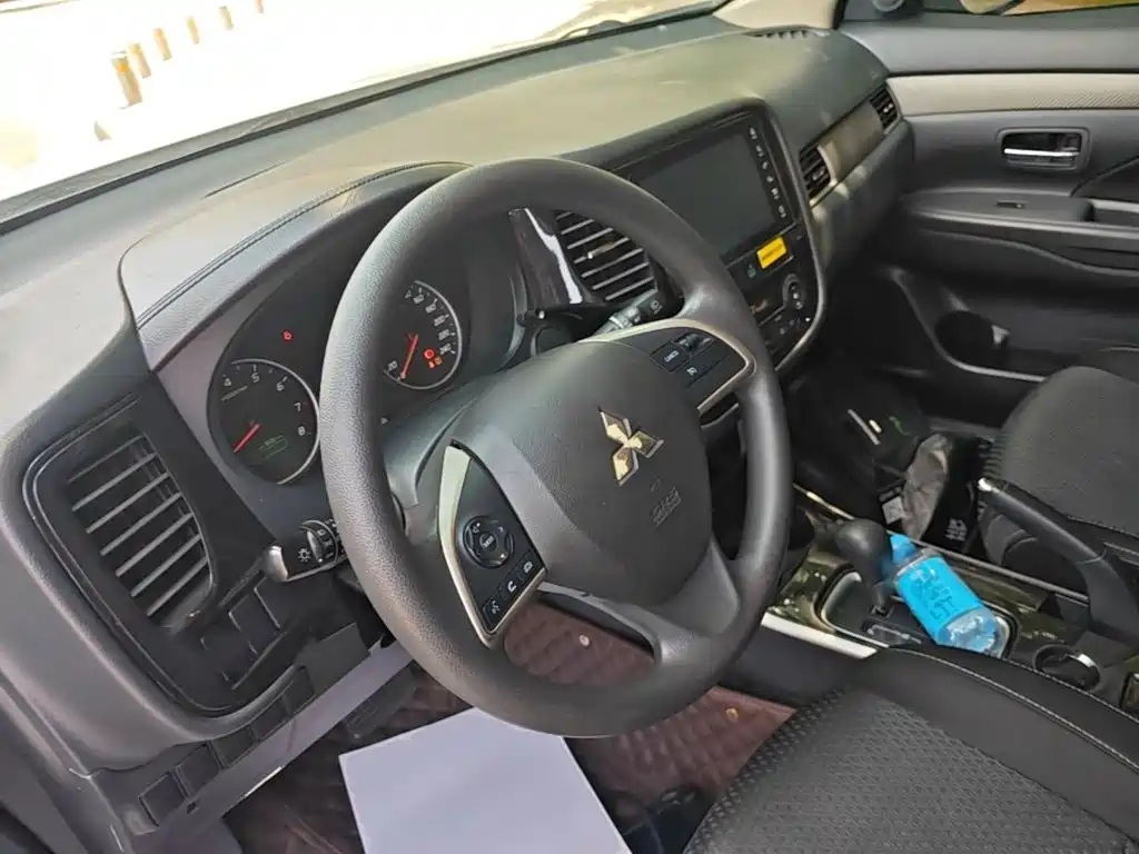 Mitsubishi Outlander 2018 — фото 7