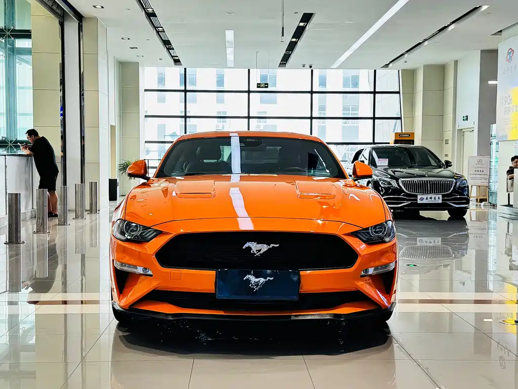 Ford Mustang 2022 — фото 1