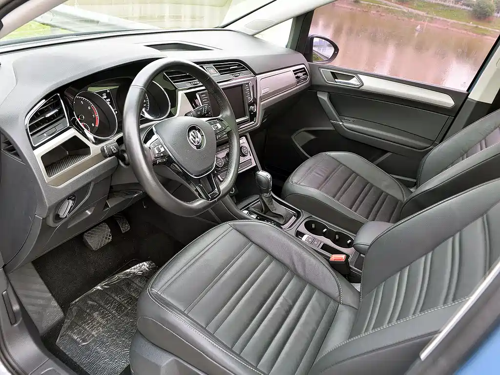 Volkswagen Touran 2019 — фото 10