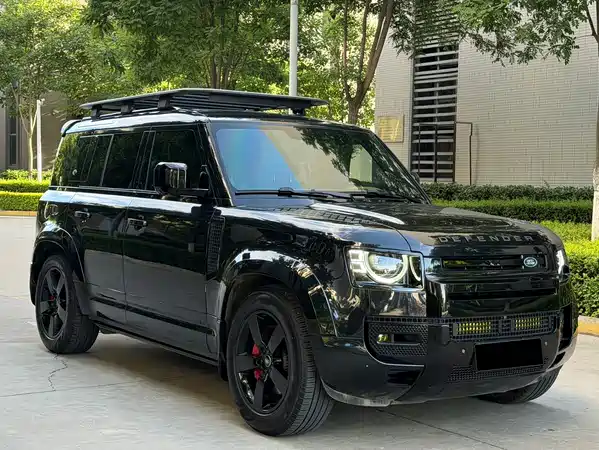 Land Rover Defender 2024