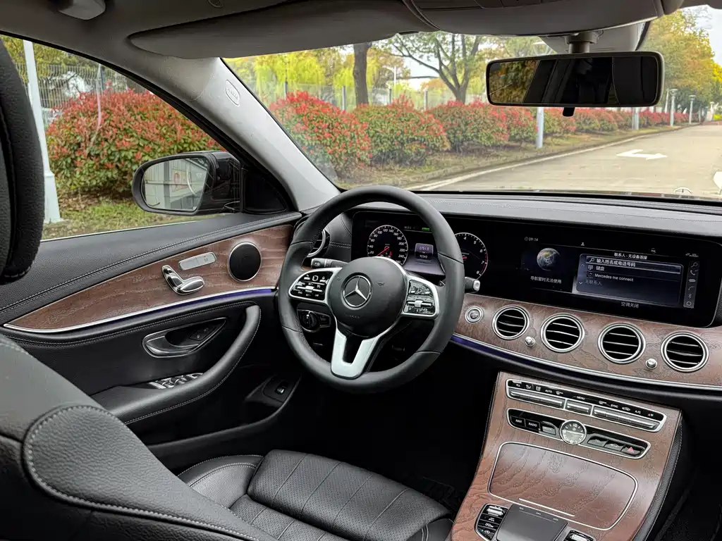 Mercedes-Benz E-Class 2019 — фото 15