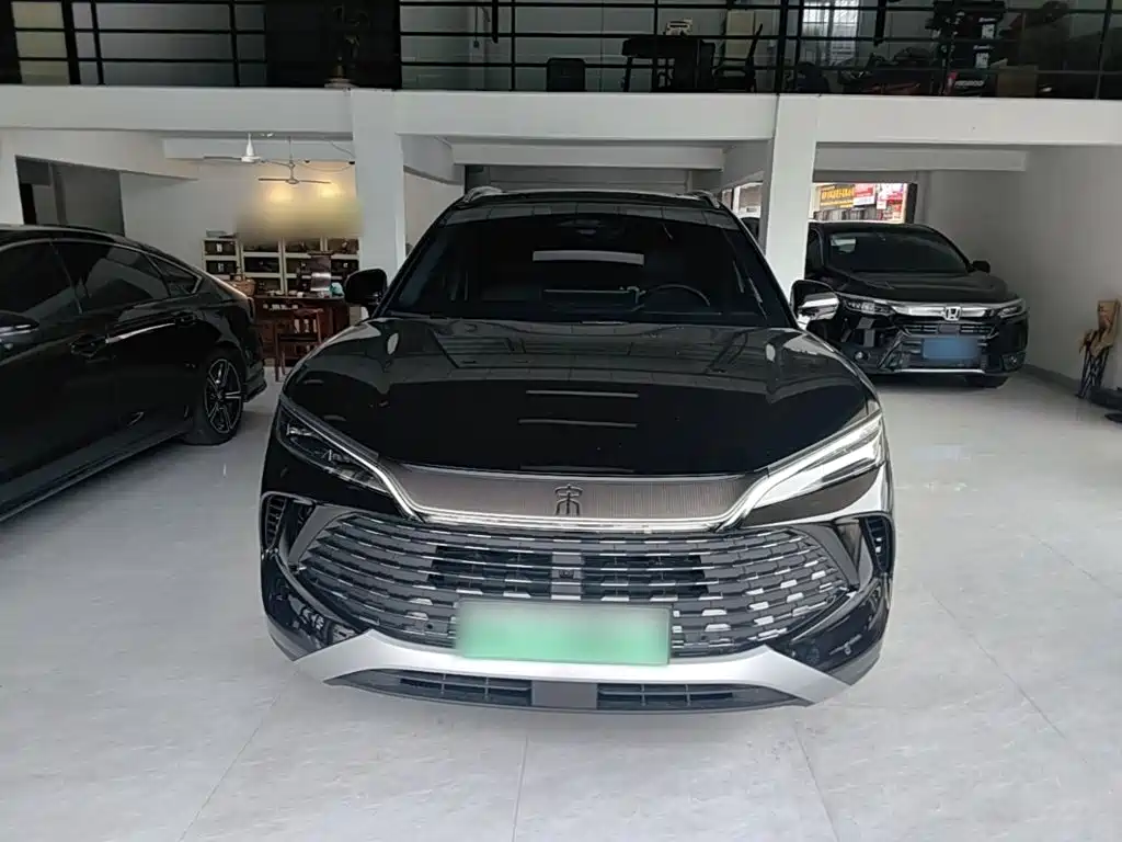 BYD L DM-i 2026 — фото 3