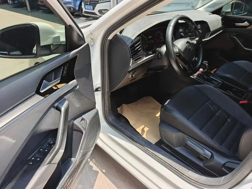 Volkswagen Sagitar 2020