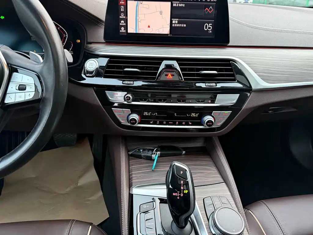 BMW 5 Series 2020 — фото 18