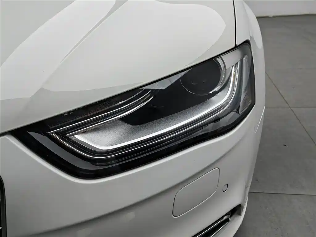 Audi A4L 2016