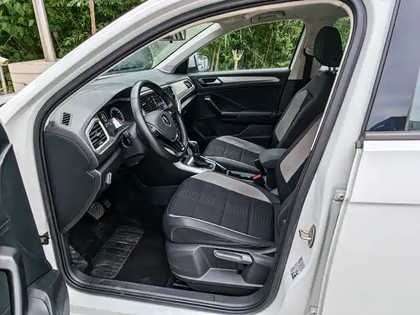 Volkswagen T-Roc 2023