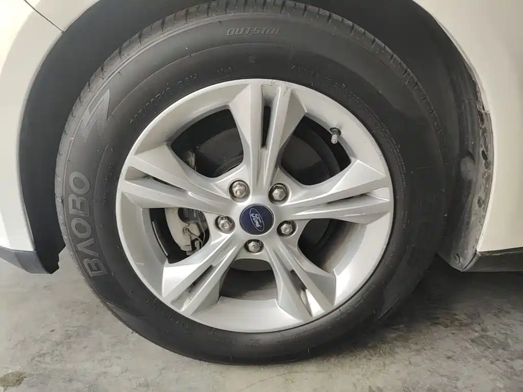 Ford Focus 2015 — фото 23