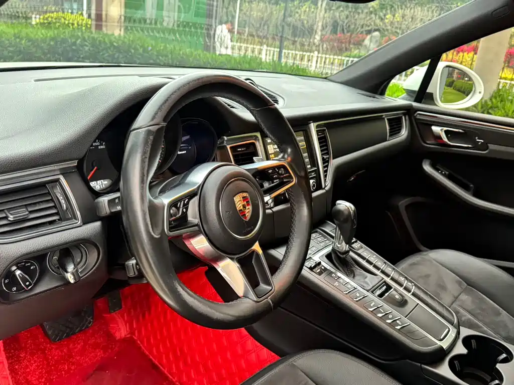 Porsche Macan 2015 — фото 11