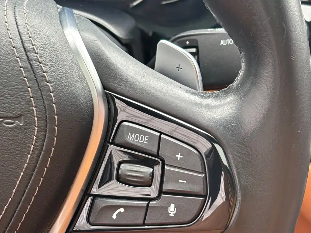 BMW 5 Series 2018 — фото 21