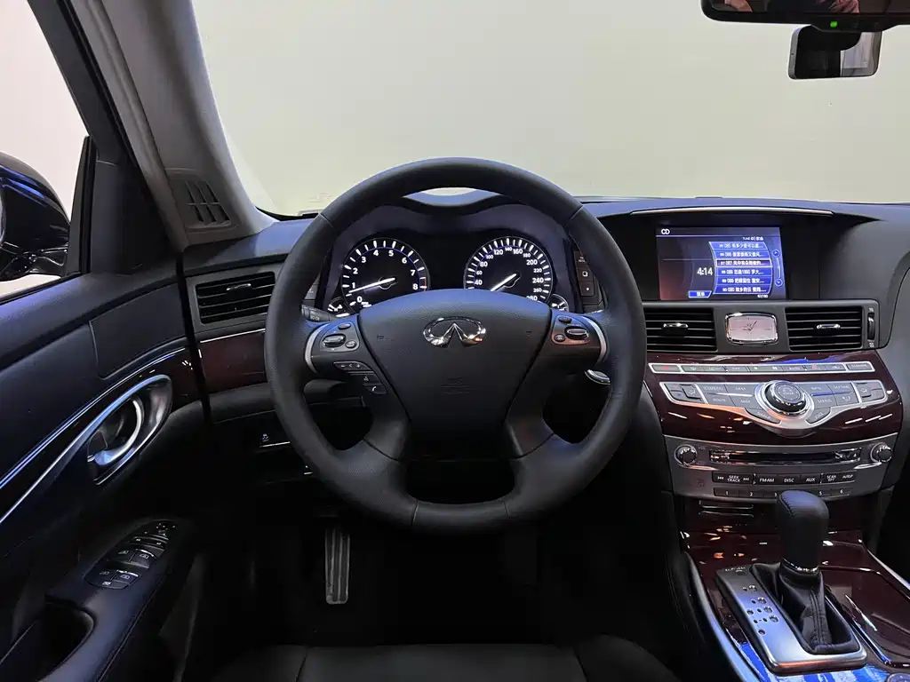 Infiniti Q70 2017 — фото 11