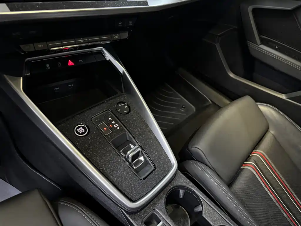 Audi A3 2023 — фото 19