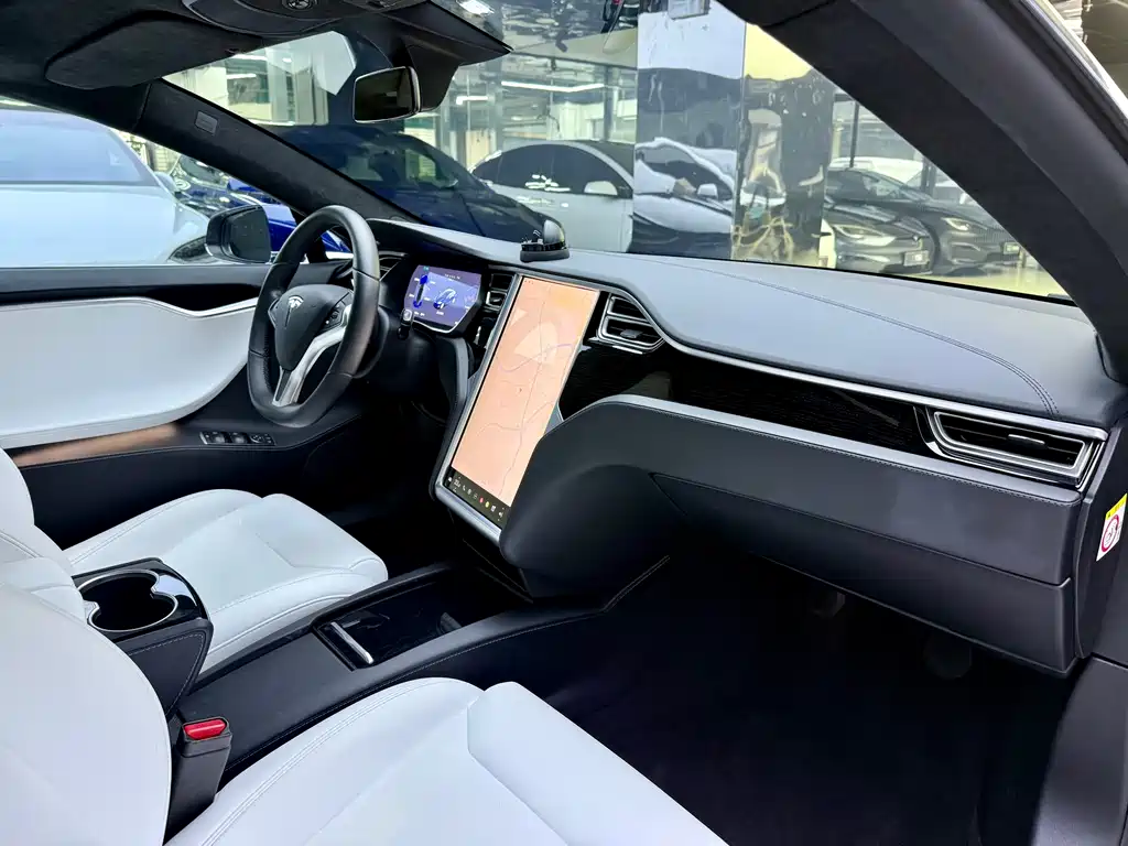 Tesla Model S 2018 — фото 11