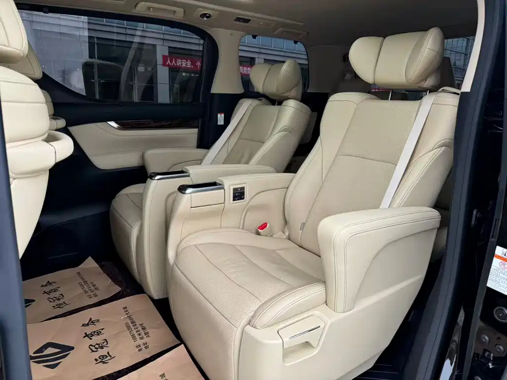 Toyota Alphard 2022 — фото 10