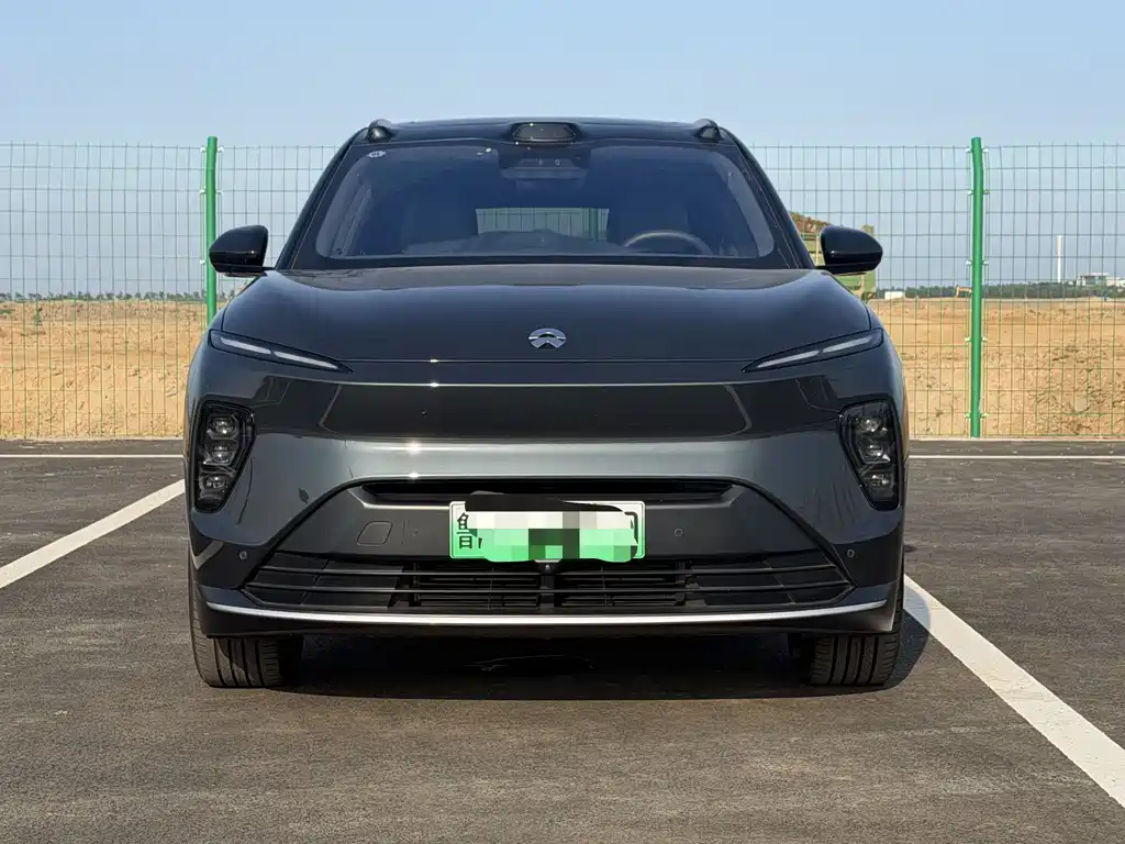 NIO ES8 2025