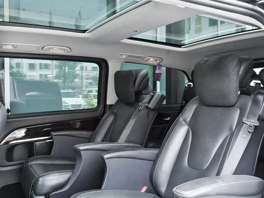 Mercedes-Benz V-Class 2020 — фото 14