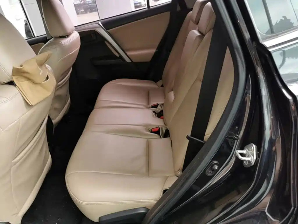 Toyota RAV4 2017 — фото 17