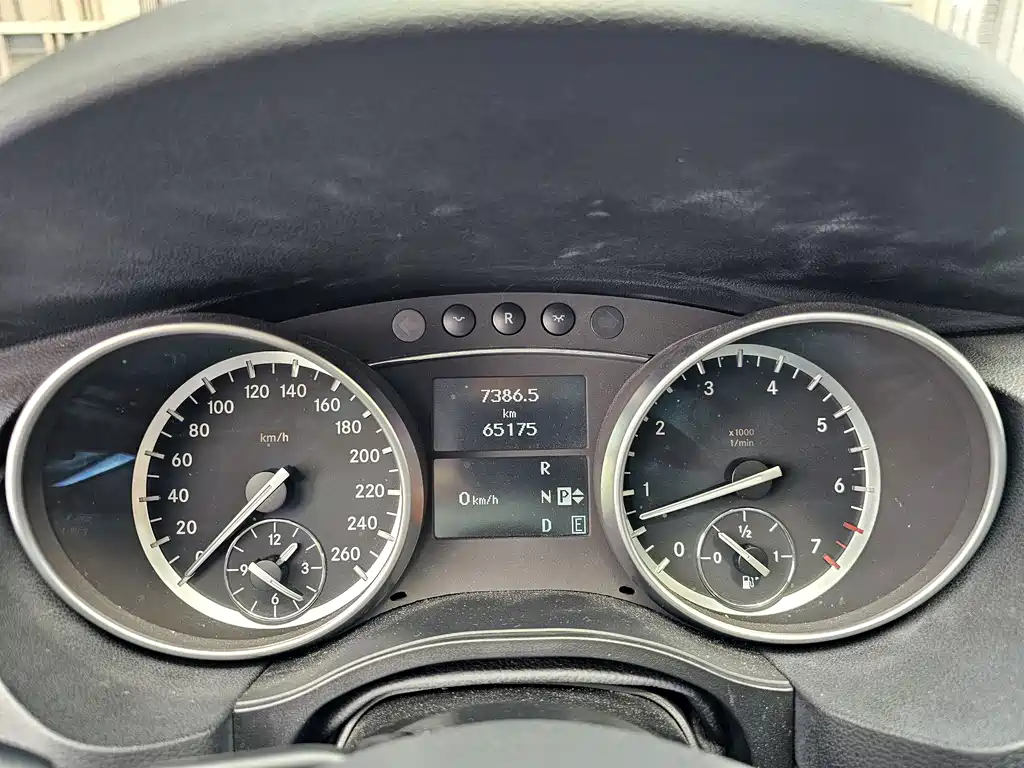 Mercedes-Benz R-Class 2017 — фото 10