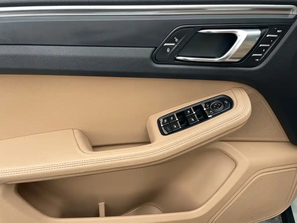 Porsche Macan 2019 — фото 16