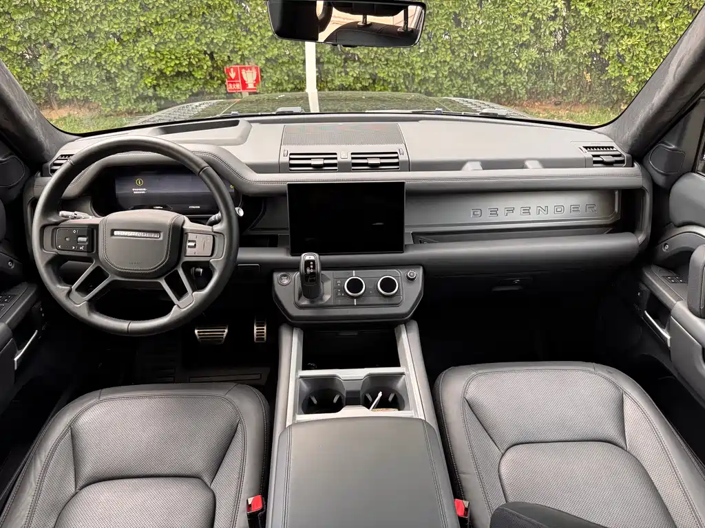 Land Rover Defender 2025 — фото 14