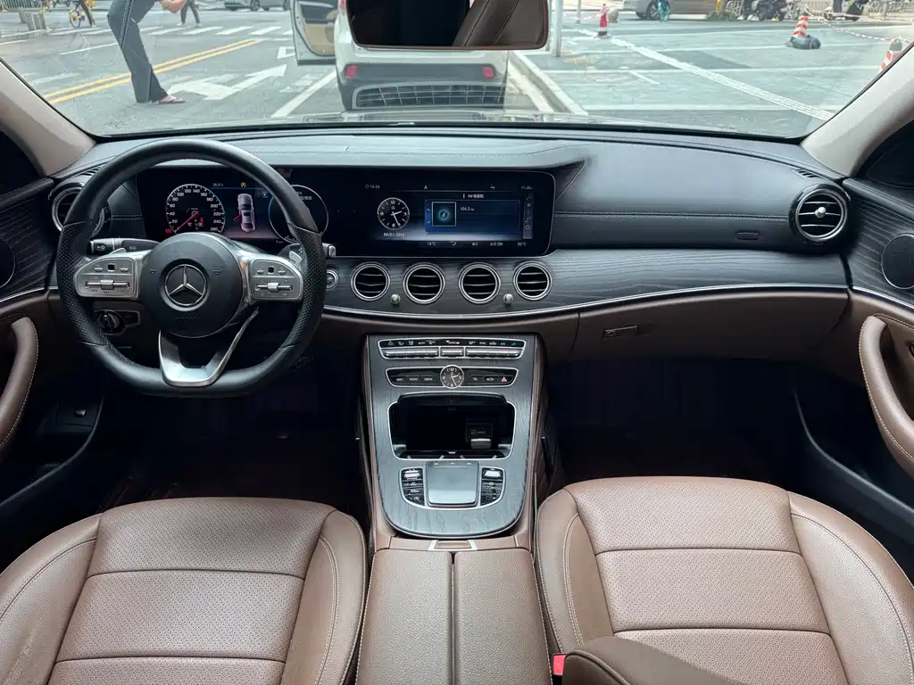 Mercedes-Benz E-Class 2019 — фото 15