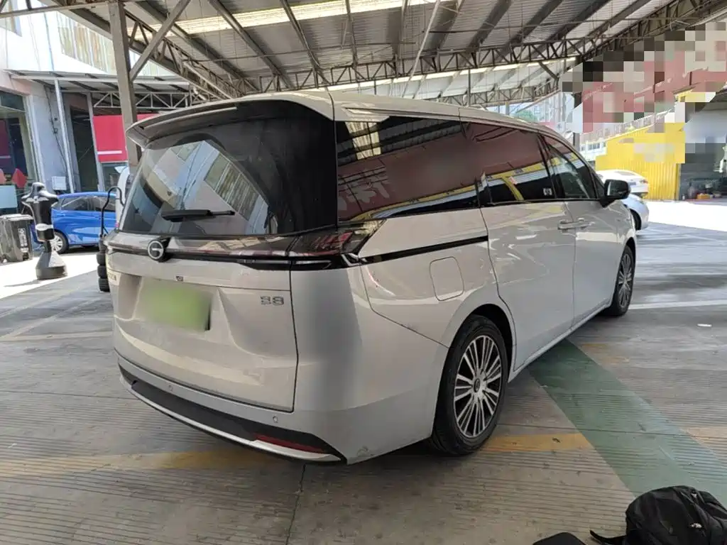 GAC Motor E8 PHEV 2024 — фото 7