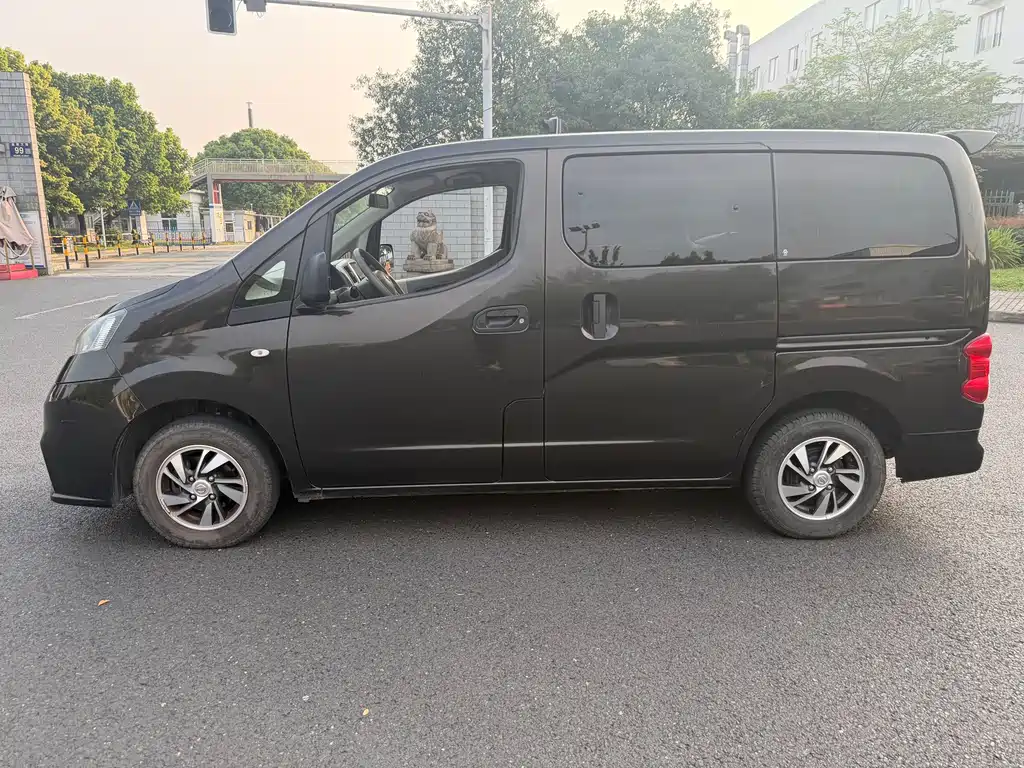 Nissan NV200 2015 — фото 4