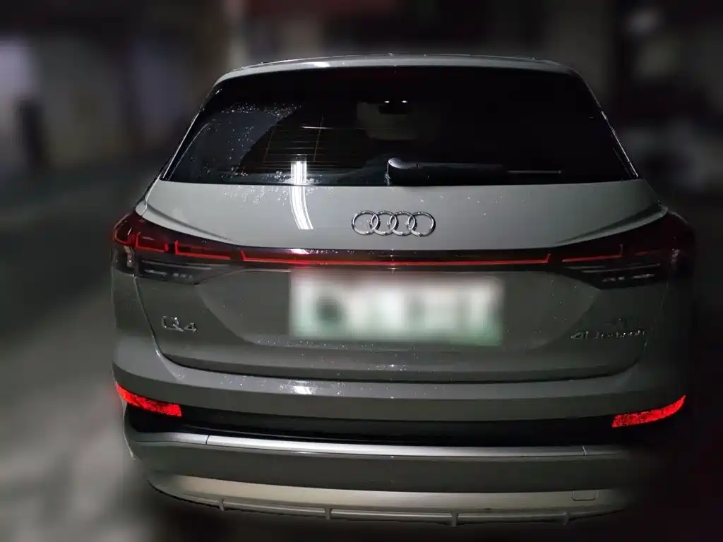 Audi Q4 E-Tron 2023 — фото 3