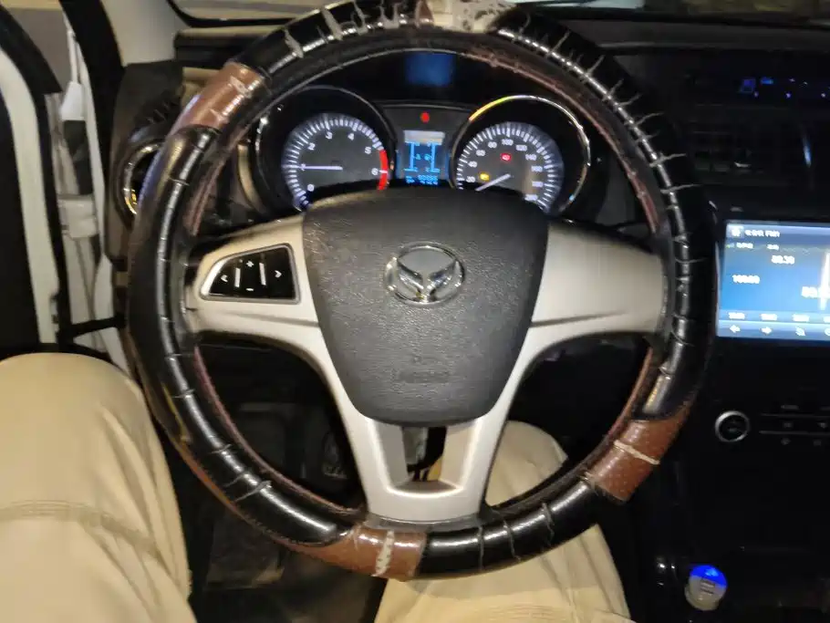 BAIC Huansu S3 2015 — фото 15