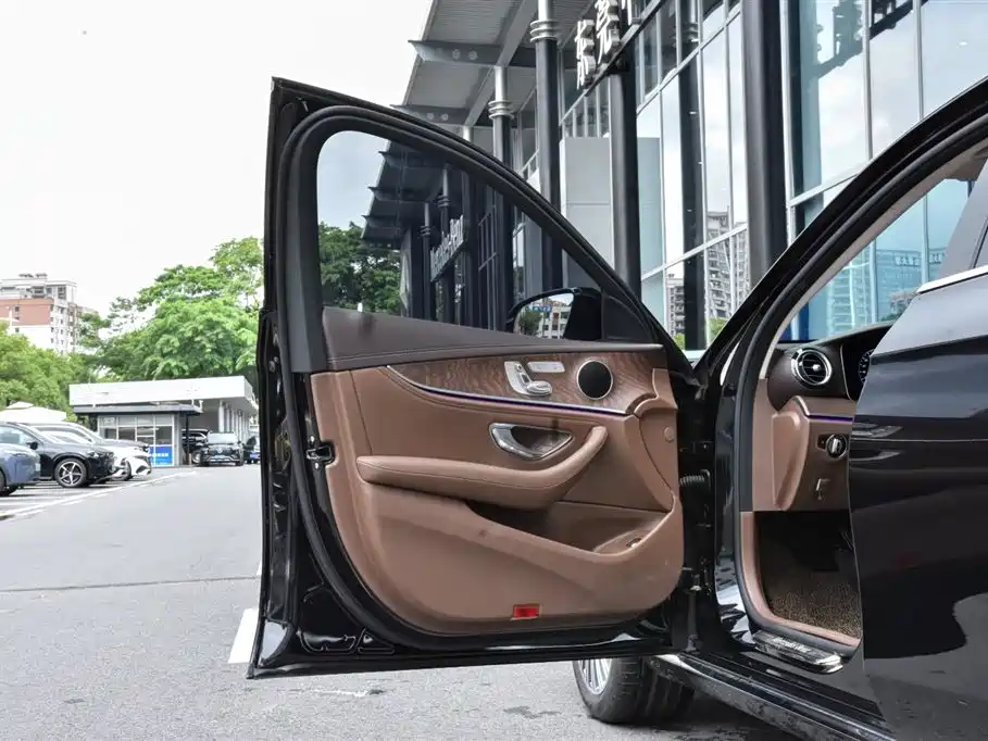 Mercedes-Benz E-Class 2023 — фото 13