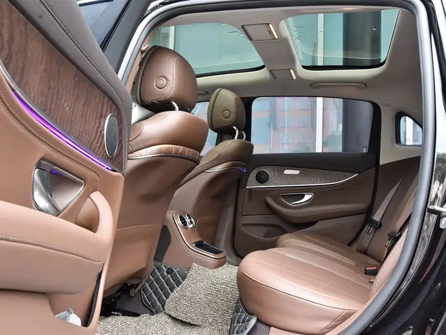 Mercedes-Benz E-Class 2023 — фото 17