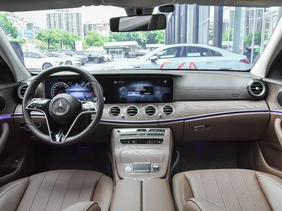 Mercedes-Benz E-Class 2023 — фото 18