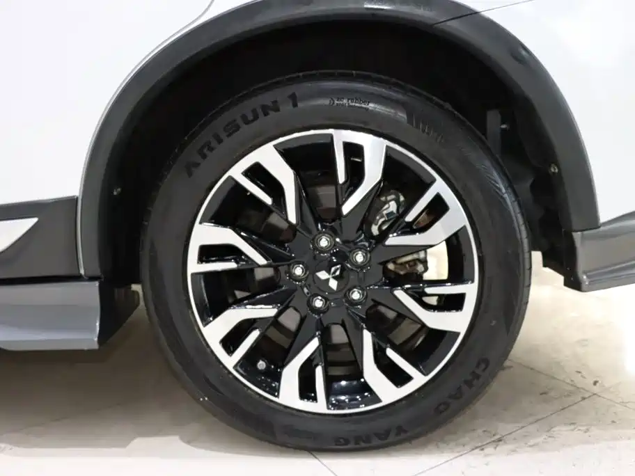 Mitsubishi Outlander 2020 — фото 20